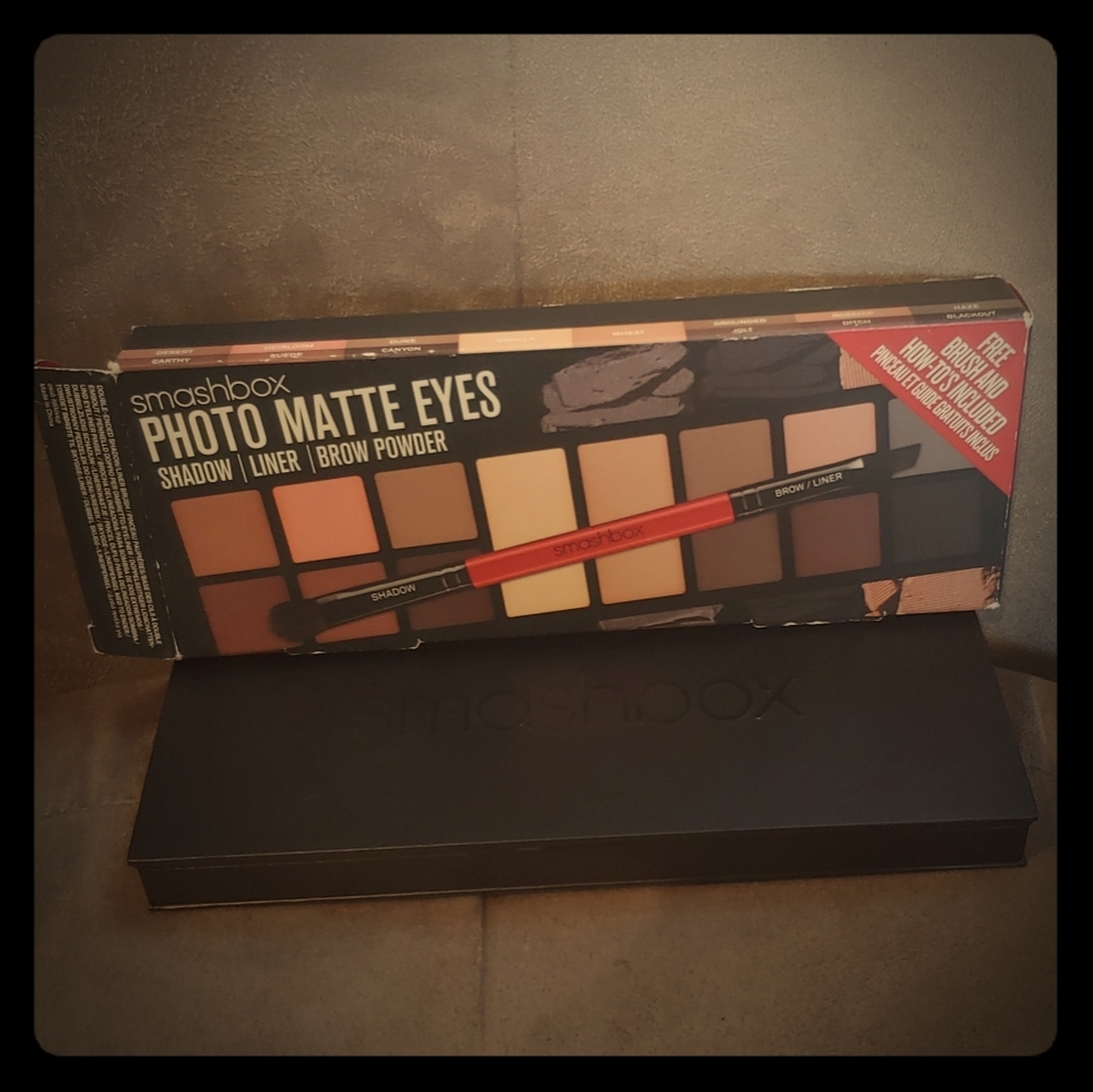 Smashbox Photo Matte Eyes Palette plus brush